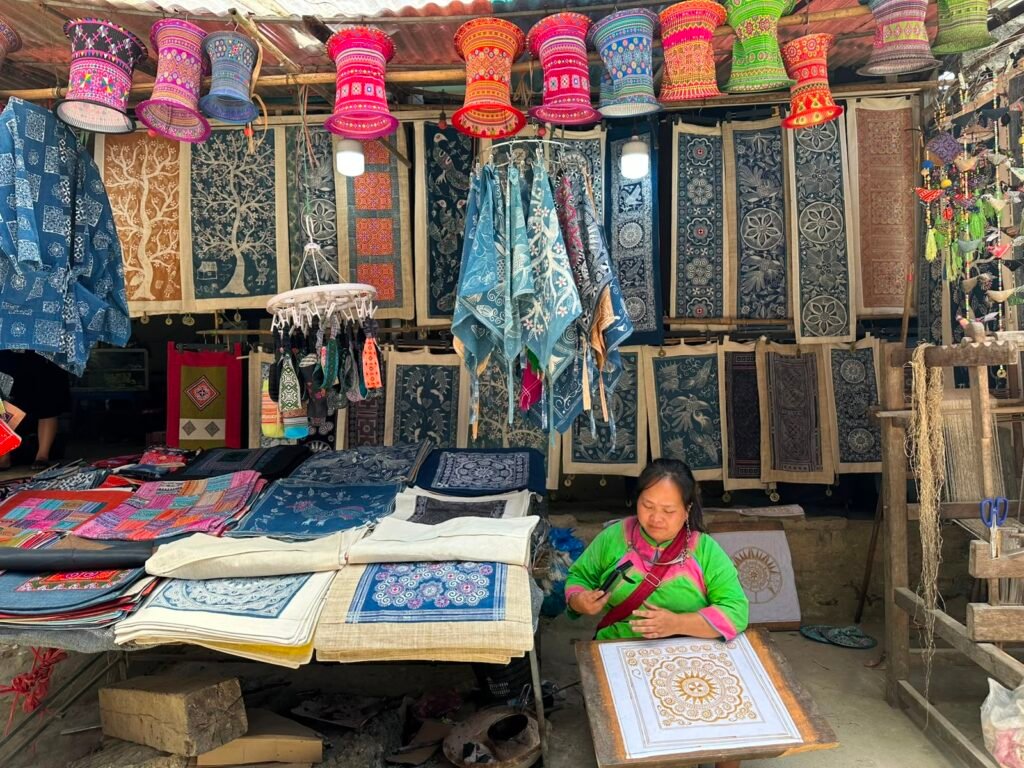 Femmes Hmong Fleur au marché traditionnel de Bac Ha