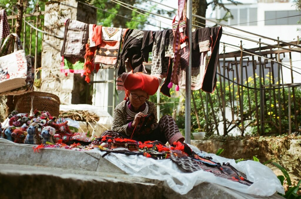 Marché traditionnel de Coc Ly et promenade en bateau sur la rivière Chay